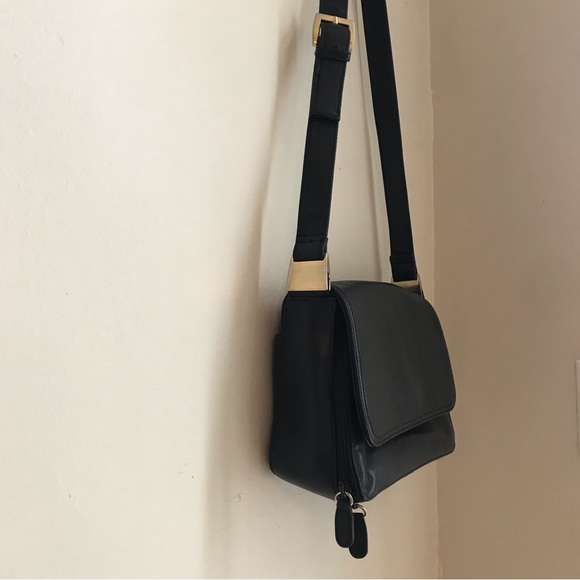 *SOLD* Vintage Worthington Black Genuine Leather Bag - Adjustable Shoulder Strap - Picture 3 of 8